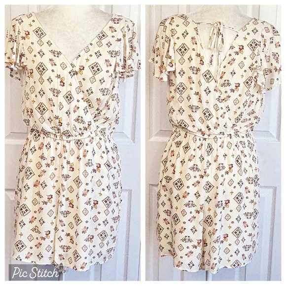 torrid Pants - NWT Torrid 00 Cream Boho Floral Print Gauze Surplice Romper